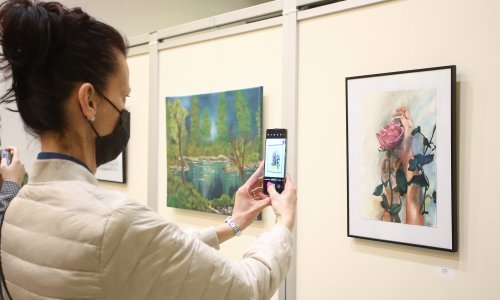 [FOTO] U Zagrebu otvorena izložba slika i crteža mlade autorice Adriane Kajić