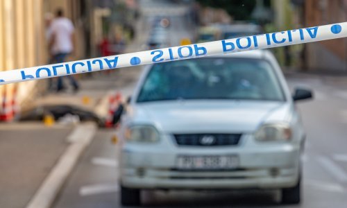 Muškarac u Pazinu susjedu zatvorio put metalnom sajlom i rekao da je postavio bombu te da treba platiti za prolaz; završio je u pritvoru