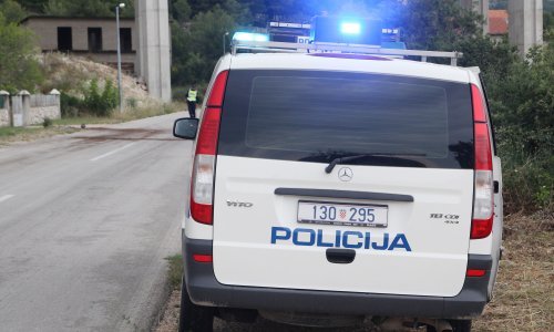 Dvojica namamila muškarca obećavajući mu druženje s maloljetnicom, no umjesto toga pretukli su ga i pokušali iznuditi novac