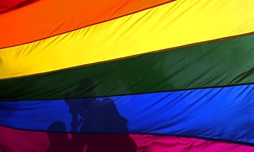 Austrijski katolici duginu zastavu izvjesili u znak solidarnosti s LGBT zajednicom