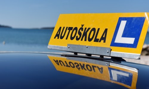 Uhićen instruktor vožnje koji je pijan davao satove