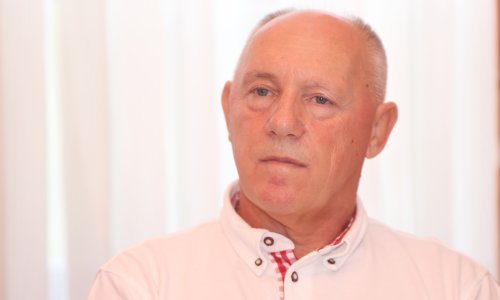 Crveni križ u Topuskom naplaćivao preuzimanje pomoći 12 kuna, Hrvatski Crveni križ zatražio ostavku ravnatelja, a on to odbio