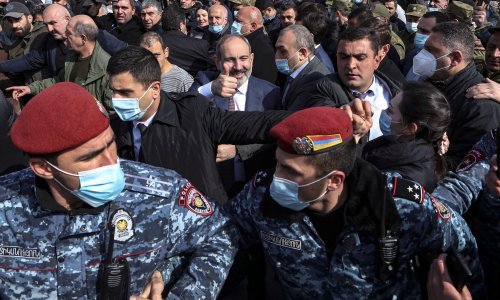 Tisuće na ulicama u Armeniji nakon što je premijer optužio vojsku za pokušaj puča