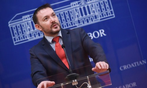Nastavak sage o Tri majmuna i hotelu Zdilar, Bauk: Prva reakcija HDZ-a bila je korektna...Riječ 'zabranjen' treba zamijeniti s 'nisu dobro došli'