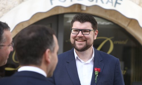 Grbin poručio Plenkoviću da se za savjet obrati Angeli Merkel: Neka je pita kako je reagirala kada joj je bilo zabranjeno ući u restoran u Berlinu