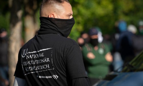 Više od 500 policajaca diljem Njemačke u velikoj akciji protiv neonacista za koje sumnjaju da raspačavaju drogu i oružje
