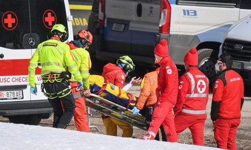 Užas u utrci Svjetskog kupa za skijašice; Super-G koban za dvije djevojke koje su helikopterom hitno prevezene u bolnicu