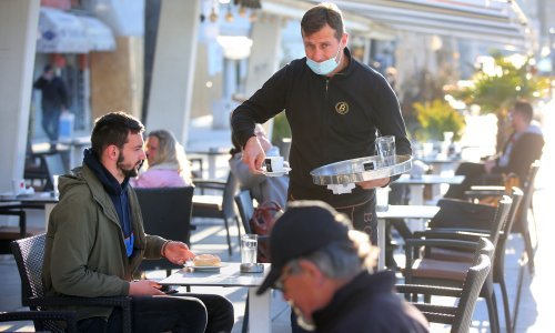 [VIDEO/FOTO] Pogledajte kako jutros izgledaju terase kafića diljem Hrvatske
