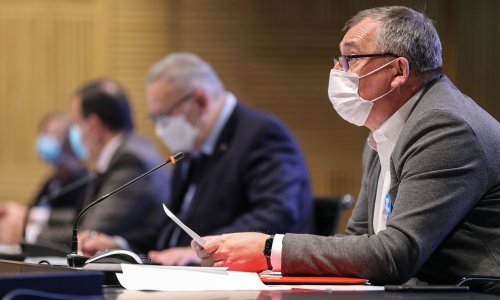 Zašto na Bandićevu sprovodu može biti veliki broj ljudi, a sajmovi koji su na otvorenom ne mogu raditi? Evo što kažu u Stožeru