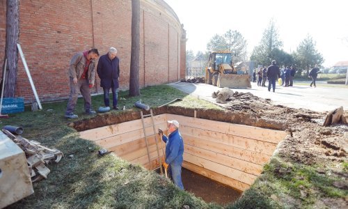 [VIDEO, FOTO] Užurbane pripreme na Mirogoju: Ovdje će biti posljednje počivalište Milana Bandića; poznate i tri pjesme koje će se izvesti