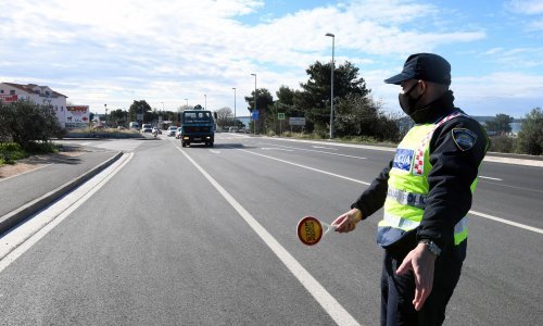 Mladić u Kumrovcu vozio bez položenog ispita, nije bio vezan niti je imao osobnu iskaznicu, a test na droge pokazao je da je pozitivan; uhićen je