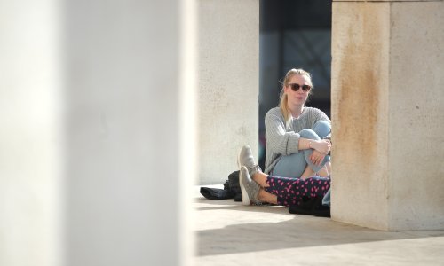 U prvom dijelu dana moguća kiša, poslijepodne postupno razvedravanje; najviša temperatura do 22 °C