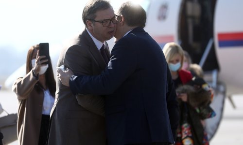 [FOTO] Vučić sletio u Sarajevo s 5000 komada cjepiva AstraZeneca