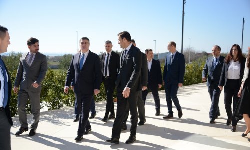 [FOTO/VIDEO] Milanović o vojnoj klapi za Bandićev ispraćaj: Nisam ja tu da pokazujem mišiće, ali odsad ćemo malo drukčije