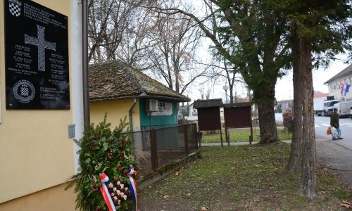 SDP- ova interpelacija: Tražimo skidanje ploče 'Za dom spremni' u Jasenovcu