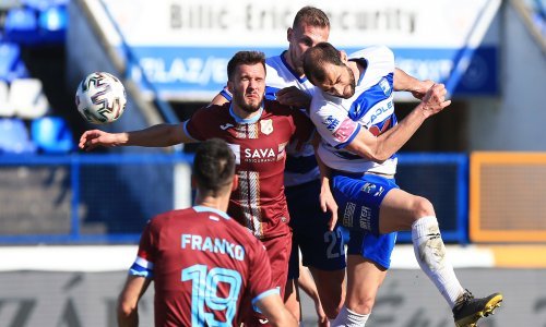 [FOTO] Rijeka u Gradskom vrtu šokirala Osijek; Goran Tomić u debiju nadmudrio Nenada Bjelicu i izbacio ga iz Kupa