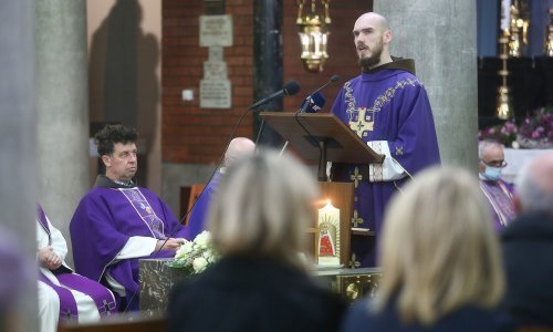 [FOTO/VIDEO] Misa zadušnica za Bandića: Obitelj te najbliži prijatelji i suradnici molili za gradonačelnika