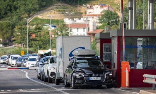 Slovenski državljani zatečeni na GP Plovanija s lažnim PCR testovima