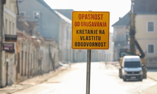 Petrinjsko proljeće u akciji 'Reci mi da ostanem'; građani na papire pišu što ih tišti, sve će se spremiti u kofere