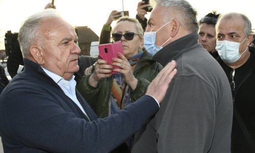 [VIDEO/FOTO] Dumbovića napali ljutiti građani, on odvratio: 'Žele preko reda do građevinskog materijala, za sve je kriv Most'