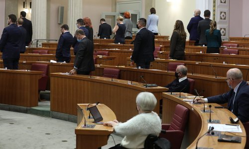 [FOTO] Okretanjem leđa oporba prosvjedovala zbog neizglasavanja izmjena Kaznenog zakona