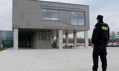 Završena drama u Sisku: Uhićen mladić koji je ušao u zgradu Strukovne škole u Sisku i prijetio bombom