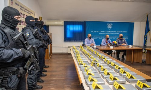 Istražni zatvor za dilere 73 kilograma kokaina iz kontejnera s bananama