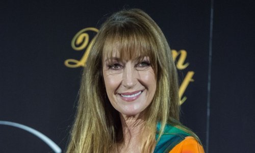 Nitko joj ne bi dao 70: Legendarna 'Žena vrač' ponosno istaknula figuru u kupaćem kostimu