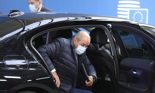 Janšinoj supruzi stiglo anonimno pismo; njoj i dvojici sinova prijete smrću: Stvar je prijavljena policiji