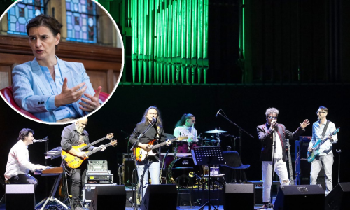 [FOTO] Crvena jabuka održala koncert u Beogradu, srpska premijerka Brnabić: 'Nevjerojatno, bez teksta sam'