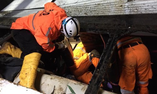 Indonezija: Autobus s učenicima i njihovim roditeljima pao u provaliju, najmanje 27 mrtvih