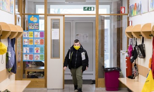 U Sloveniji 860 novih slučajeva; za još mjesec dana produljuju stanje epidemije, ostaje policijski sat