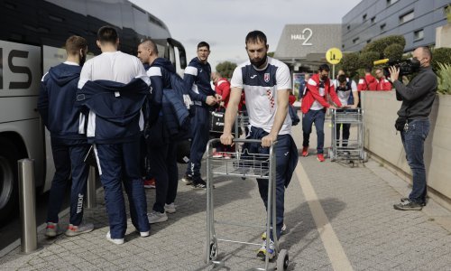 [VIDEO/FOTO] Rukometaši stigli u Montpellier, dočekala ih poruka na hrvatskom jeziku, a zatim završili na testiranju; oglasili se izbornik i kapetan...