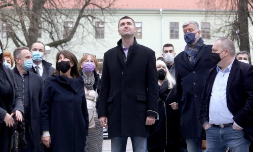 Gaf HDZ-ovog kandidata za Zagreb: Davor Filipović sa svitom došao u dvorište glazbene škole, ravnateljica zvala policiju