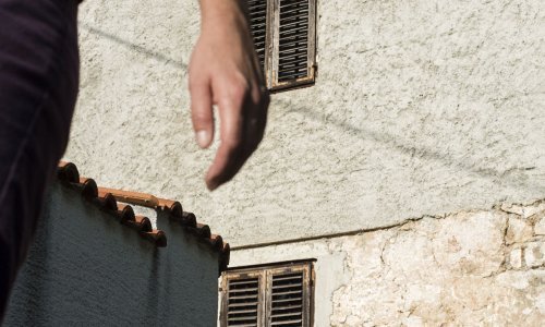 Umjetnica Nina Đurđević multimedijalnom izložbom progovara o suicidu