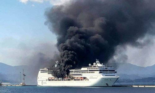 [VIDEO] Trenuci užasa: Na Krfu se zapalio kruzer, 51 član posade evakuiran