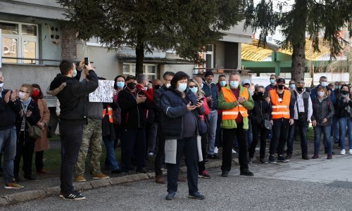 [VIDEO] Petrinjci izašli na ulice nezadovoljni sporom obnovom: 'Grad nisu zgrade nego ljudi'
