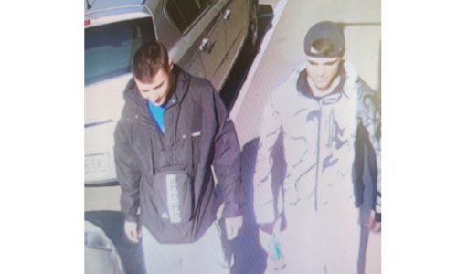 [FOTO] Policija traži ovu dvojicu muškaraca; gurnuli su ženu na pod, a tramvaj ju je vukao tri metra