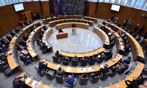 Slovenska oporba zasula parlament interpelacijama, ministrica obrazovanja prva 'preživjela' glasovanje