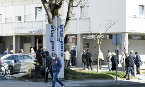 Pada broj blokiranih, ali se ukupni dug povećava