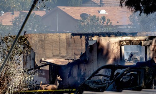 [FOTO] Dvoje mrtvih i uništena kuća u eksploziji pirotehnike u Kaliforniji