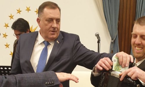 Dernek u Turskoj: Dodik kod Erdogana muzičarima gurao novčanice u harmoniku
