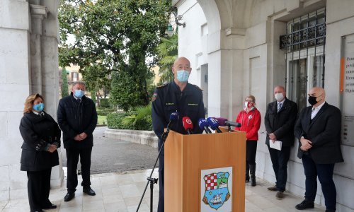 U Primorsko-goranskoj županiji 300 novozaraženih; žarišta u tvrtkama, školama...