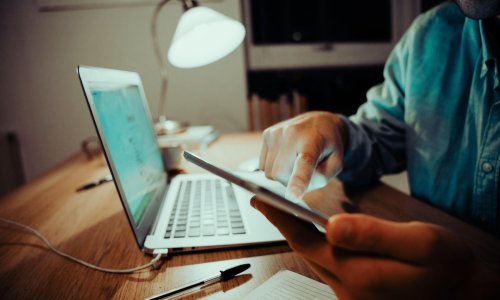 Mladi pedofil od 40 djevojčica tražio eksplicitne fotografije i snimke