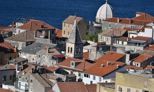 U Šibensko-kninskoj županiji 82 novooboljele osobe, od ponedjeljka dio učenika prelazi na online nastavu