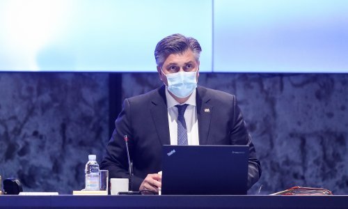 Plenković najavio posebne upute stožera za Jadran gdje incidencija raste, pa podsjetio: Hrvatski model borbe protiv koronavirusa je - bez zatvaranja