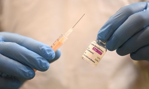 Nizozemska privremeno obustavlja cijepljenje AstraZenecom za sve