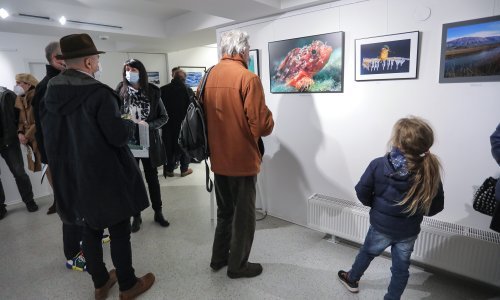 U Galeriji Arheološkog muzeja otvorena izložba fotografija posvećena supstanci od životne važnosti