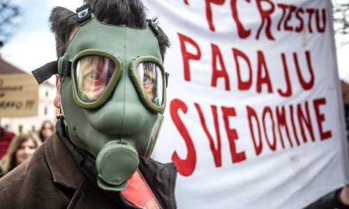 [FOTO] I u pet hrvatskih gradova protiv Covid ograničenja, prosvjednici poručili: Vratite nam gripu