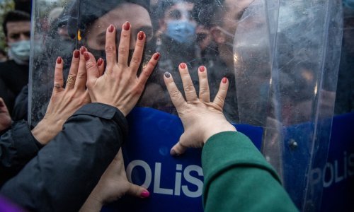 [FOTO] Turska napustila Istanbulsku konvenciju: Više tisuća bijesnih građana okupilo se na prosvjedu i poručilo da će 'žene dobiti ovaj rat'
